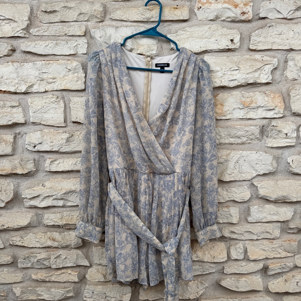 Express White and Blue Floral Patterned Romper Long Sleeve Small